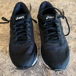 ASICS women’s Gel-Kayano 24 running shoe  size 8